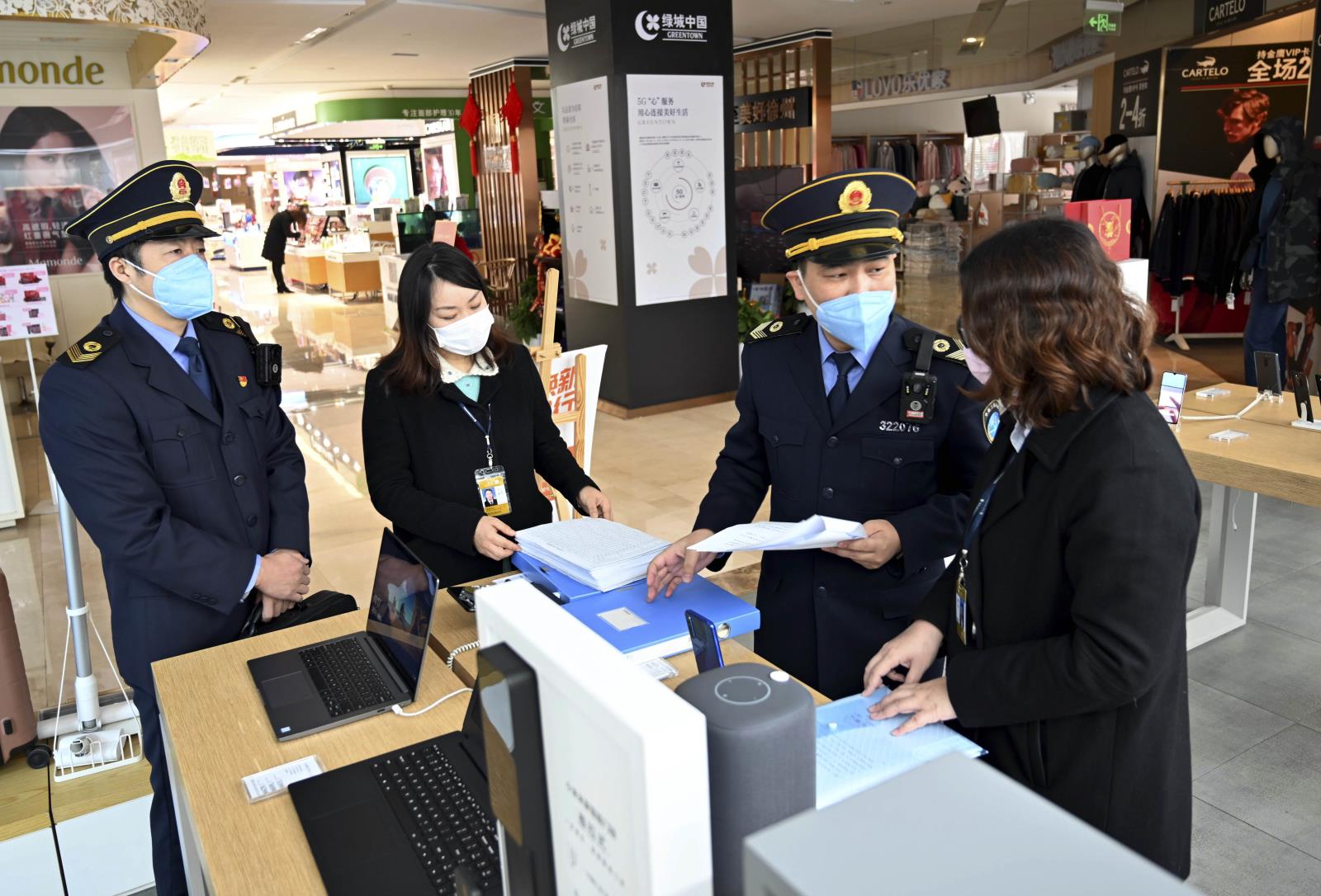 DSC_1025检查每日疫情防控.JPG