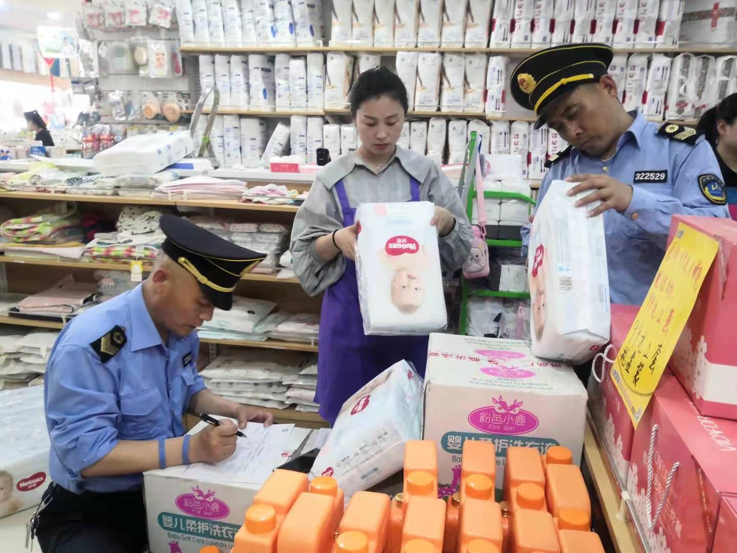 沛县开展儿童卫生用品检查.jpg