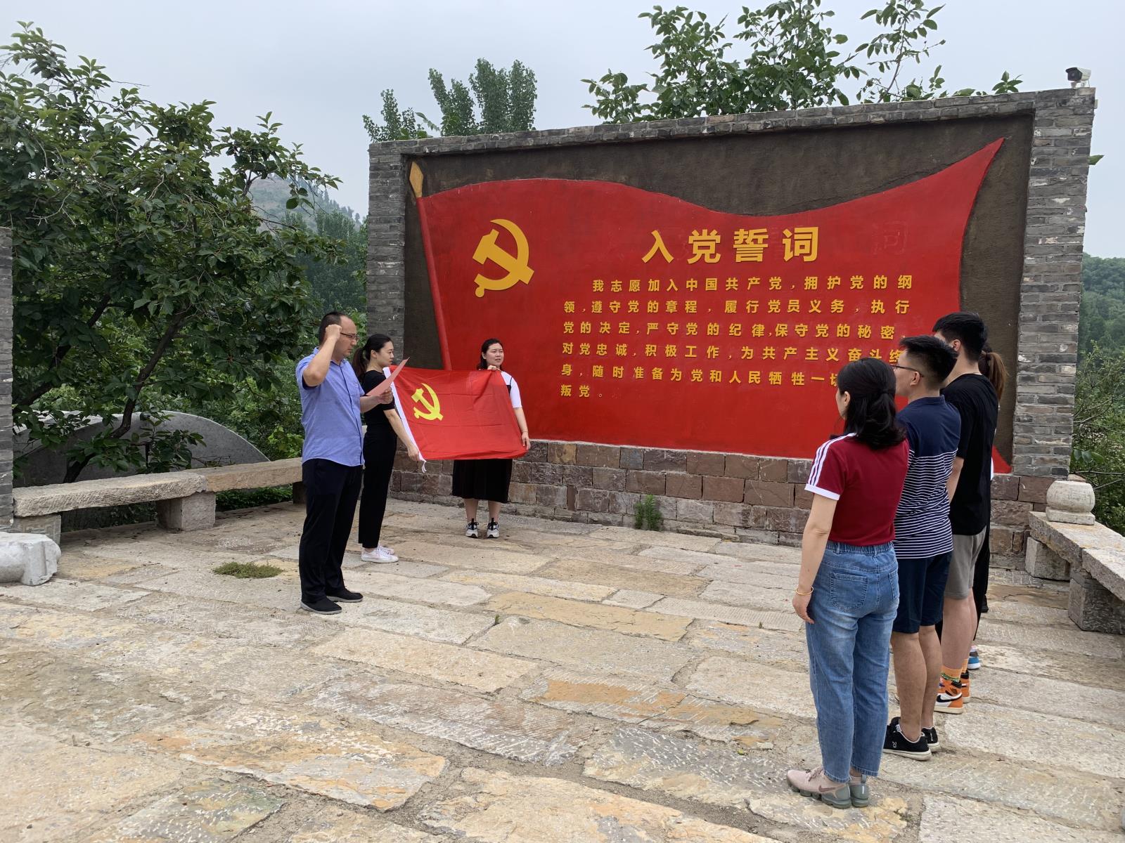 寻访红色足迹 铸牢红色记忆.jpg 寻访红色足迹 铸牢红色记忆.jpg