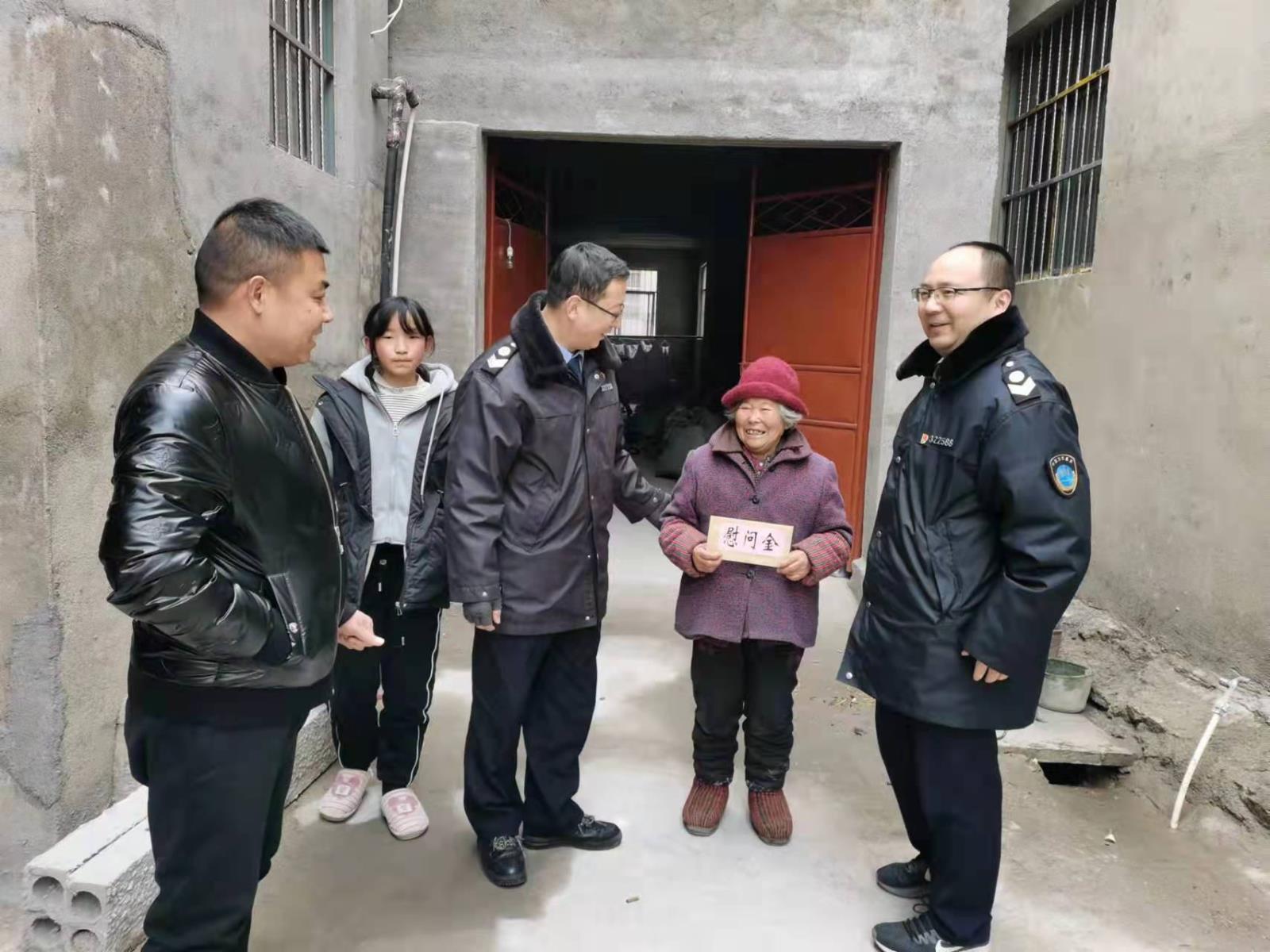 云龙区卫生监督所开展节前走访慰问活动 (9961)_看图王.jpg 云龙区卫生监督所开展节前走访慰问活动 (9961)_看图王.jpg