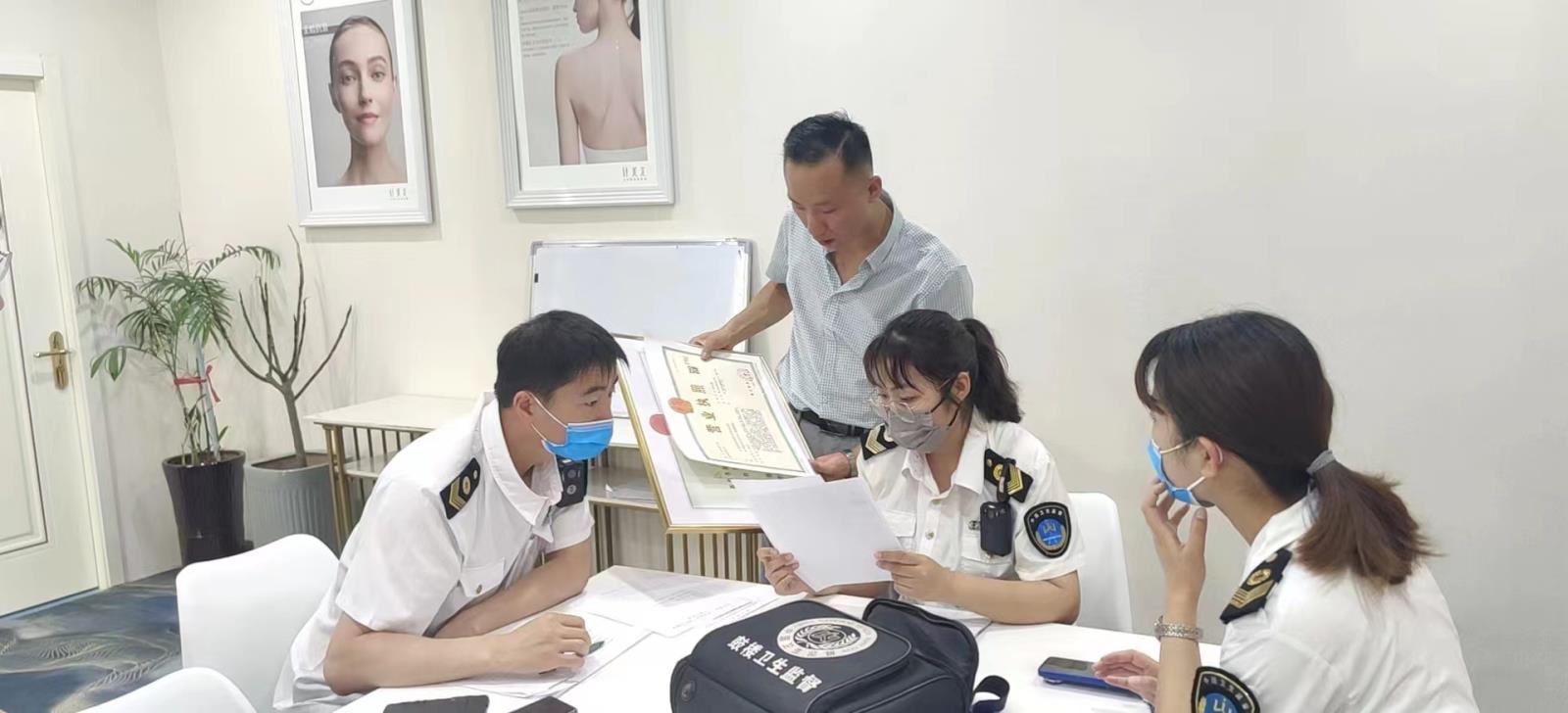 8鼓楼区卫生监督所开展医疗美容服务专项监督检查刘童.jpg