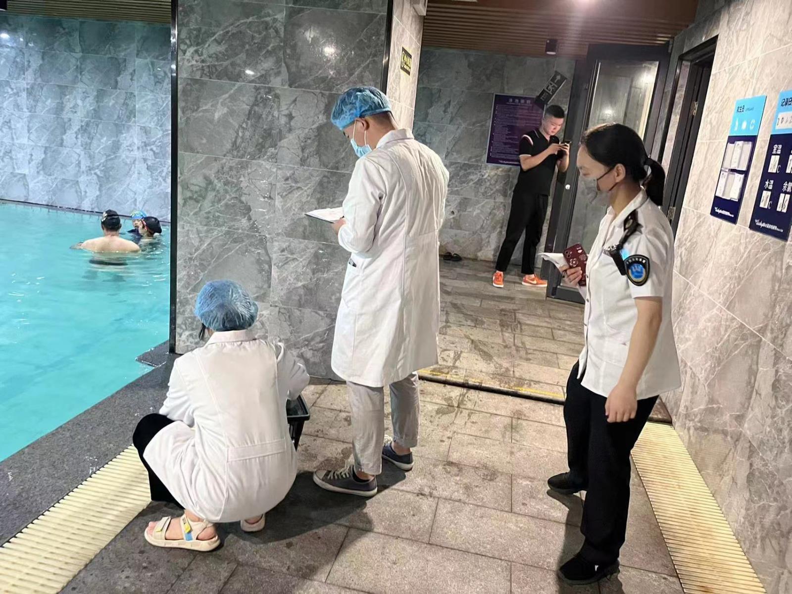 鼓楼区开展游泳场所回头看监督检查.jpg