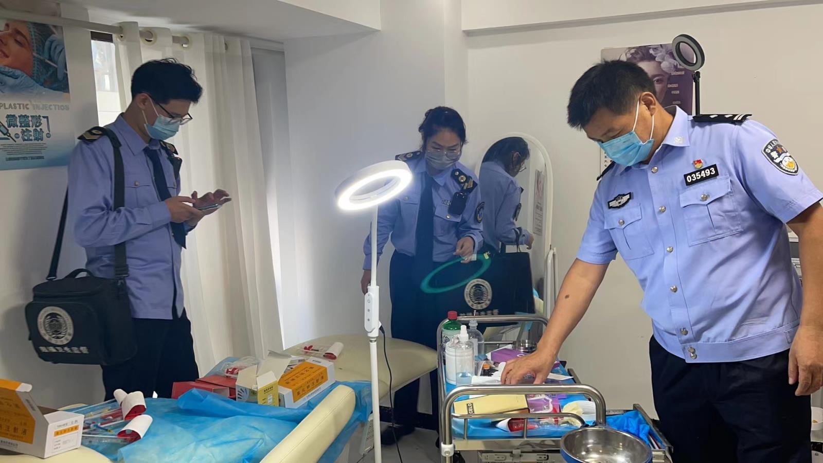 鼓楼区部门联合开展打击非法医疗美容专项行动.jpg 鼓楼区部门联合开展打击非法医疗美容专项行动.jpg