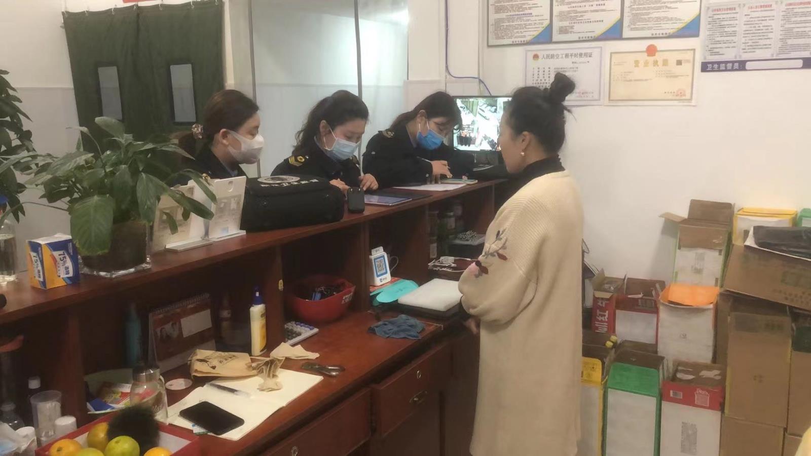 鼓楼区卫生监督所积极开展沐浴场所专项检查.jpg 鼓楼区卫生监督所积极开展沐浴场所专项检查.jpg
