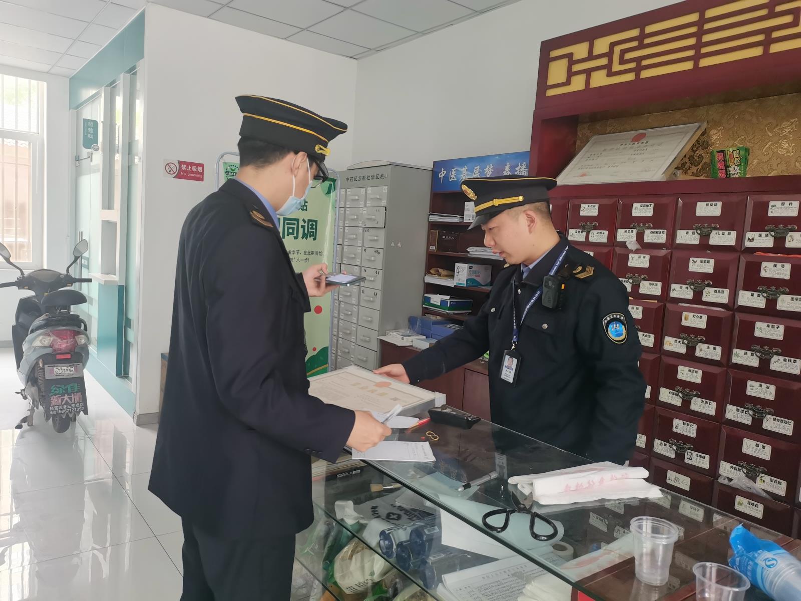 云龙区开展打击非法行医专项整治行动.jpg