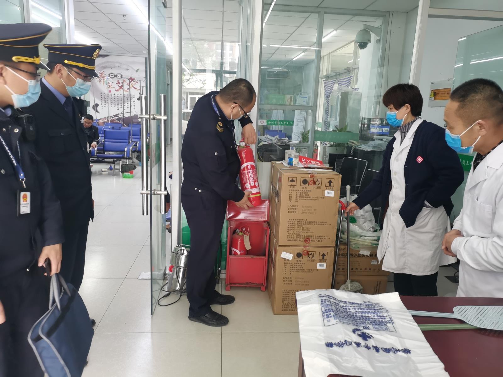 云龙区开展医疗机构安全生产检查.jpg