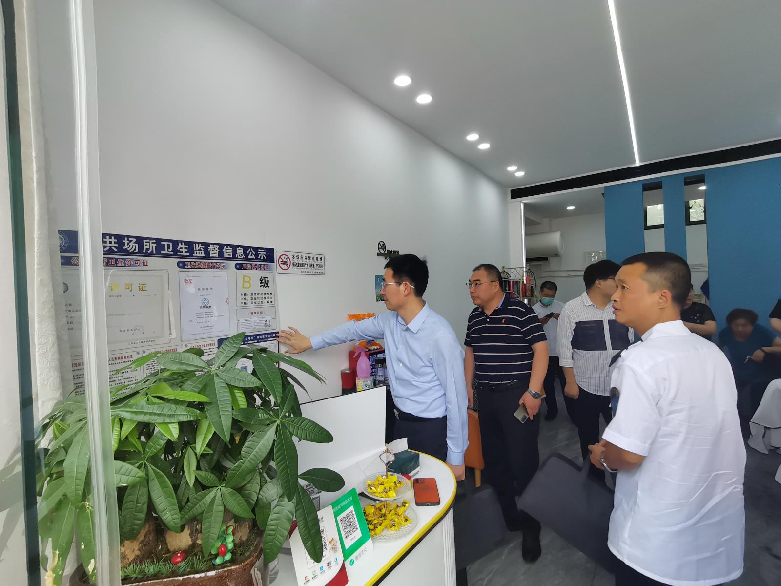 徐州卫监在鼓楼区举办国家卫生城市长效管理现场观摩会.jpg