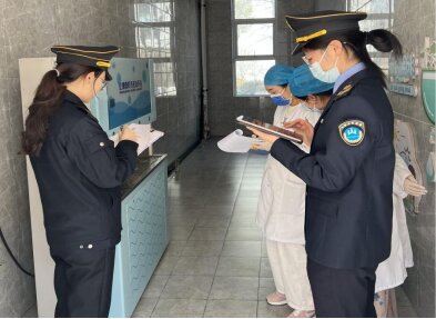 鼓楼卫监开启春季校园护航行动.jpg